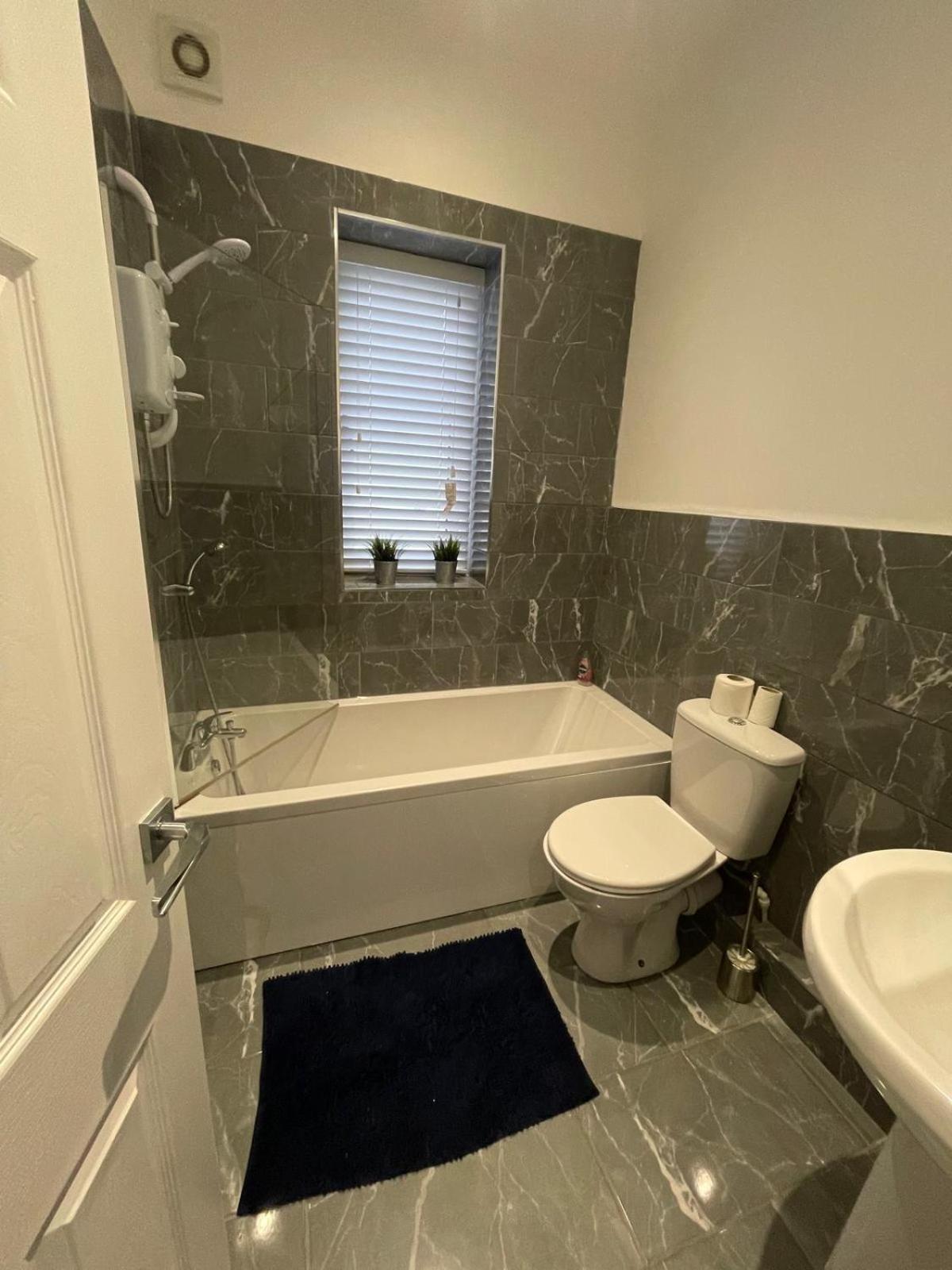 Spacious 2 Bedroom Apartment 리버풀 외부 사진
