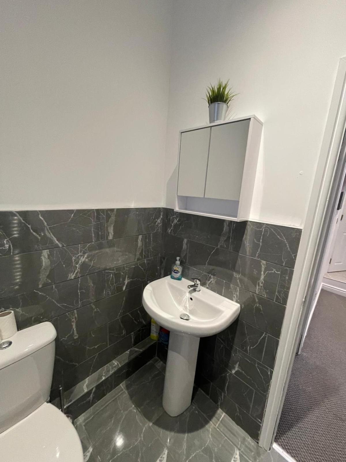 Spacious 2 Bedroom Apartment 리버풀 외부 사진